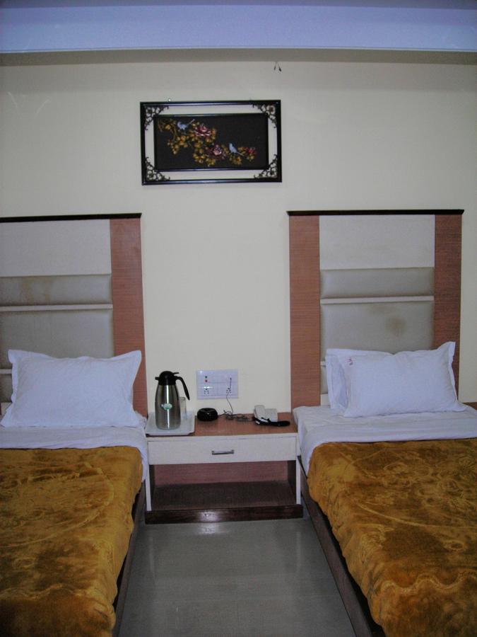 Hotel Dolphin Raipur  ภายนอก รูปภาพ