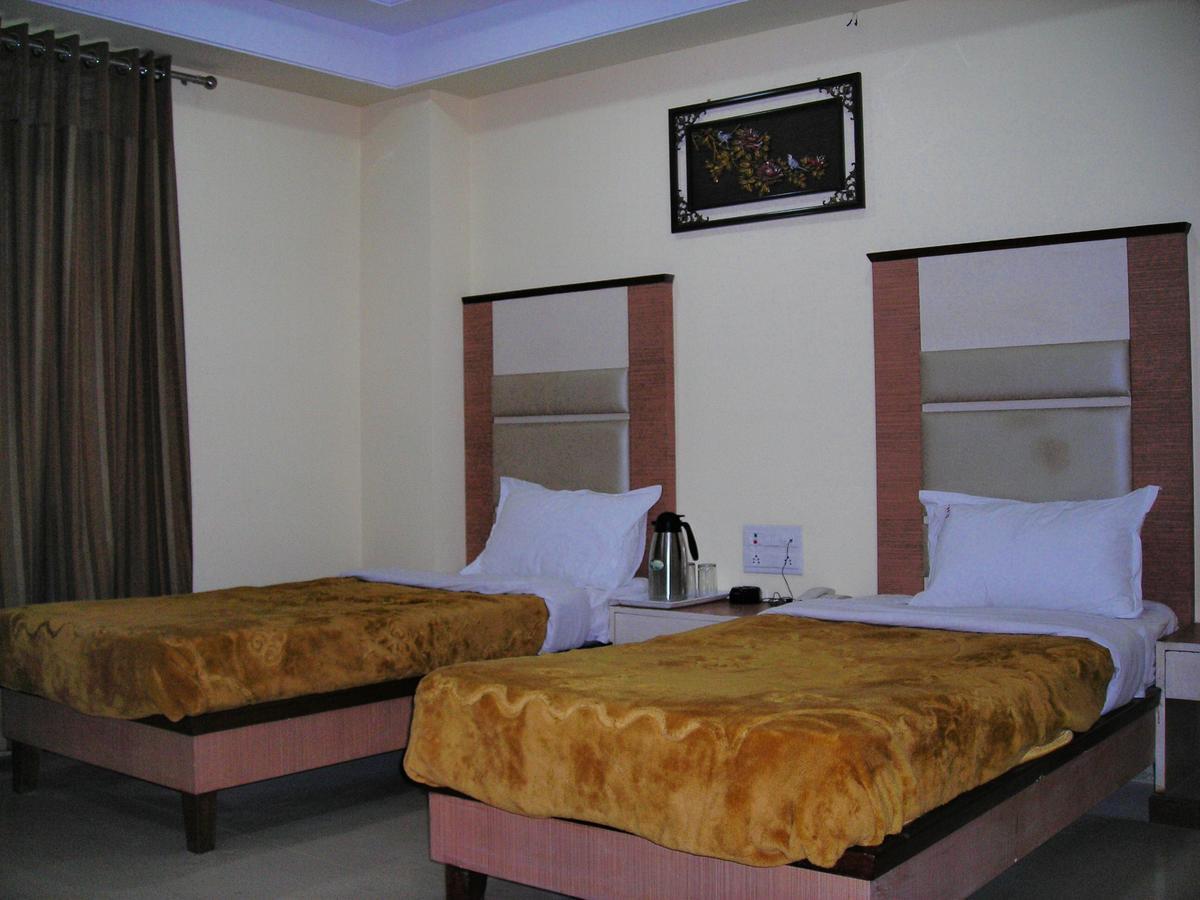 Hotel Dolphin Raipur  ภายนอก รูปภาพ