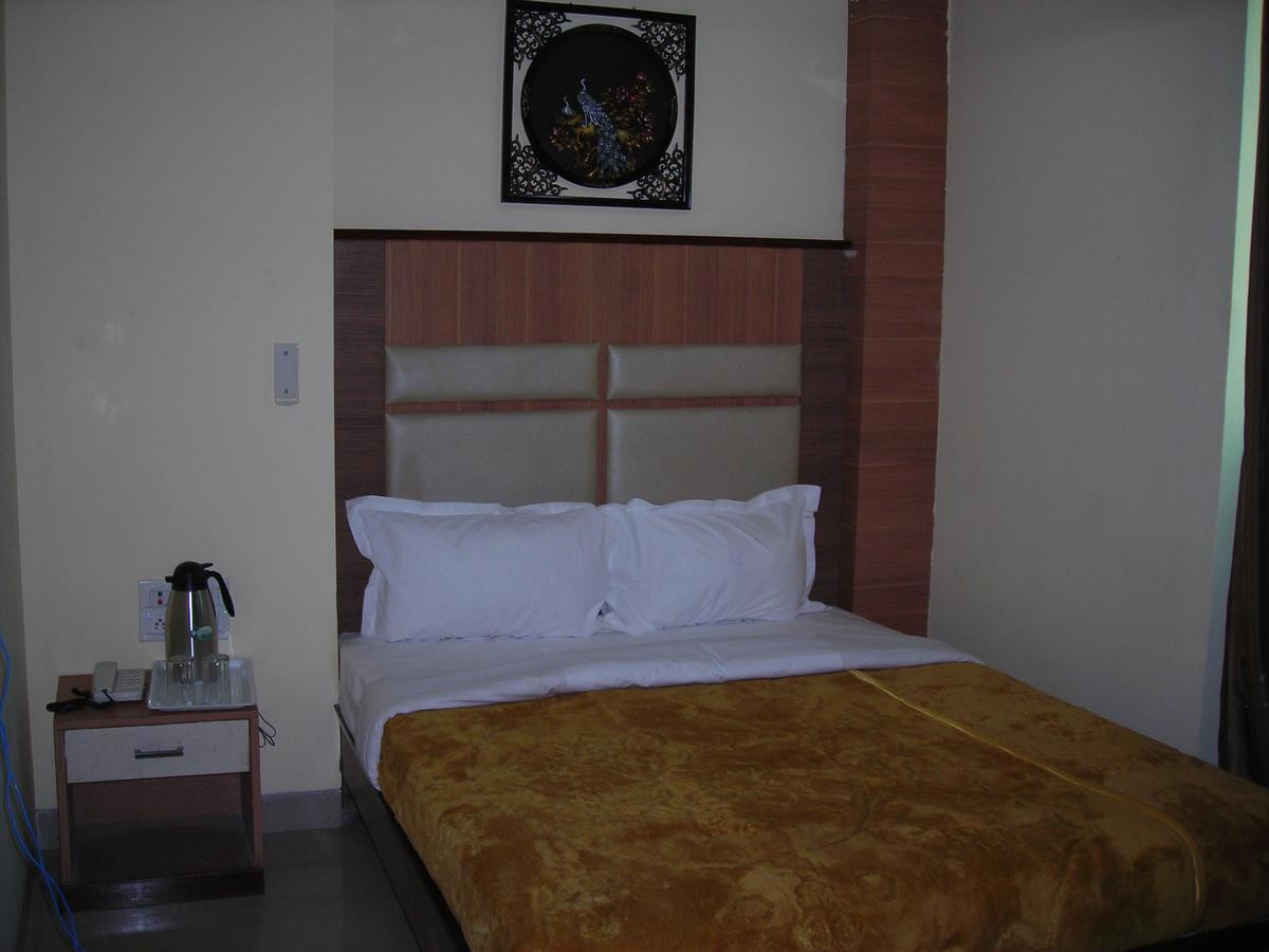 Hotel Dolphin Raipur  ภายนอก รูปภาพ