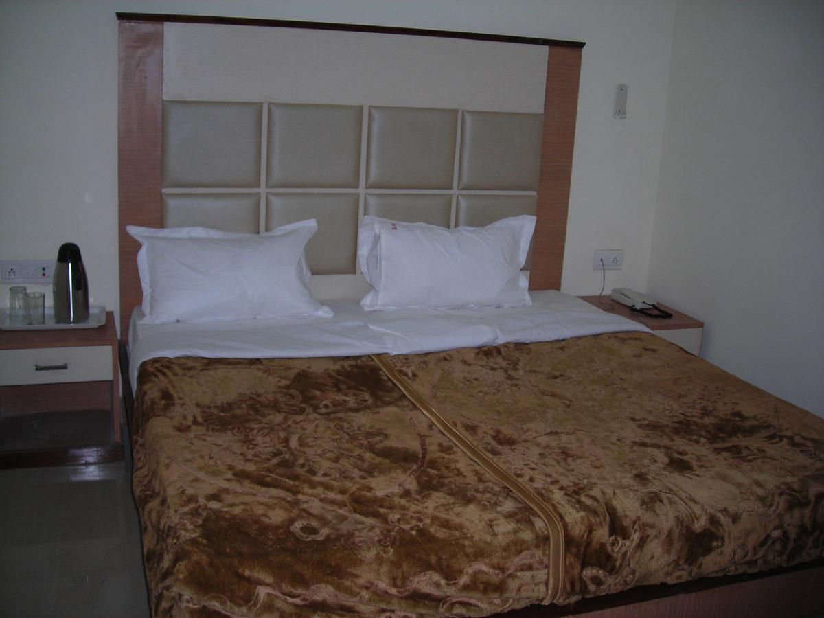Hotel Dolphin Raipur  ภายนอก รูปภาพ